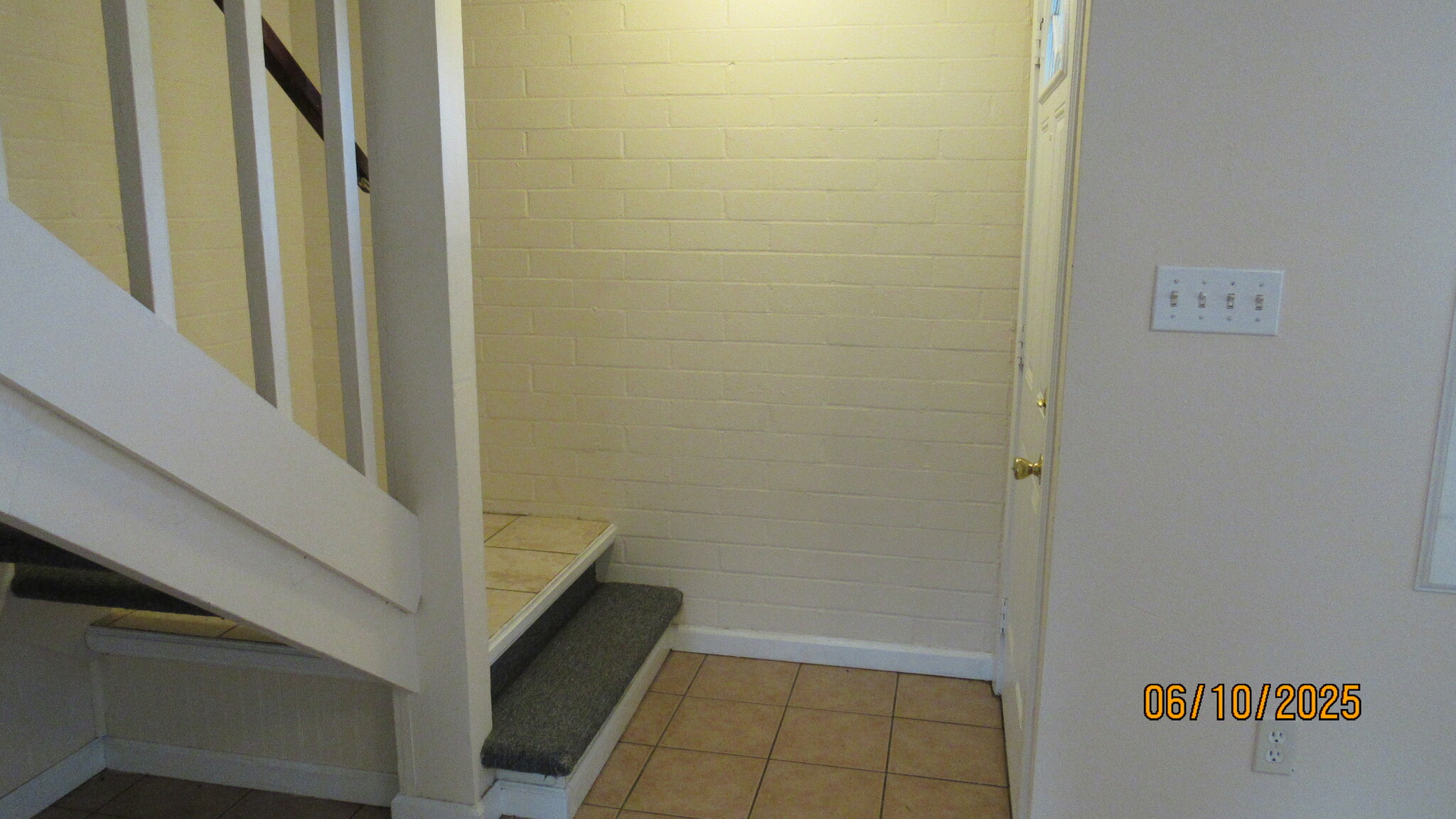 ENTRANCE - 134 St John Ave