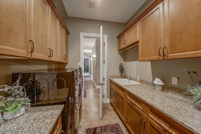 Building Photo - 1340 Dilevante Dr