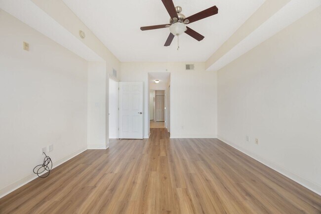 Building Photo - New Rental!