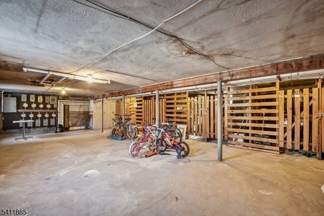 Building Photo - 16 Troy Dr