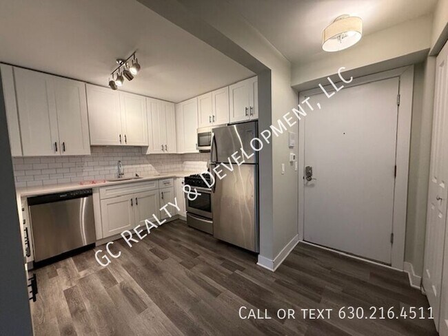 Building Photo - 800 Graceland Ave