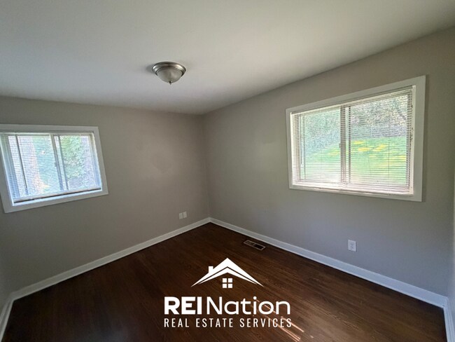 Building Photo - 3BR/2BA Center Point Rental with Hardwood Floors Throughout & Fenced Backyard