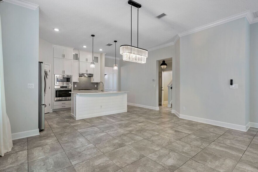 Building Photo - 150 Whisper Rock Dr
