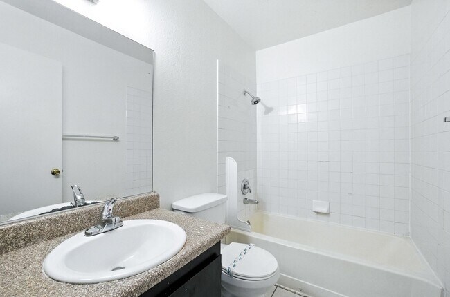 Building Photo - First floor 2-Bedroom, 1-Bath with Fireplace – Move-In Ready! ** MOVE IN SPECIAL! HALF OFF FIRST ...