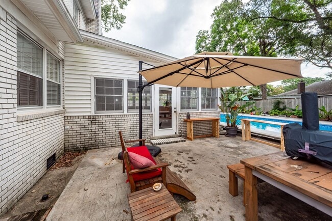 Building Photo - 6 Bedroom, 2.5 Bath House in Drayton on th...