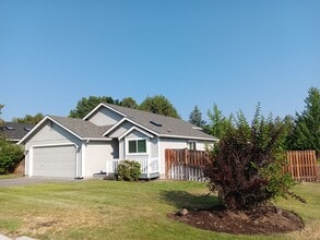 Building Photo - Charming Single-Level Home in Bend’s Mountain View Area