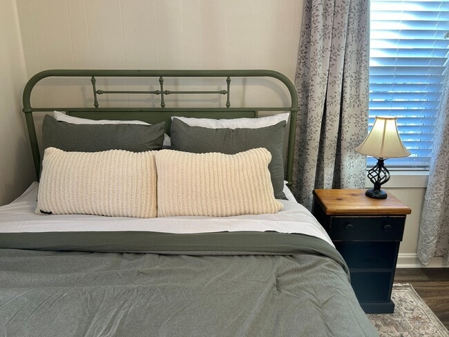 Building Photo - Furnished 2/2 House in Downtown Ellijay- $1,995