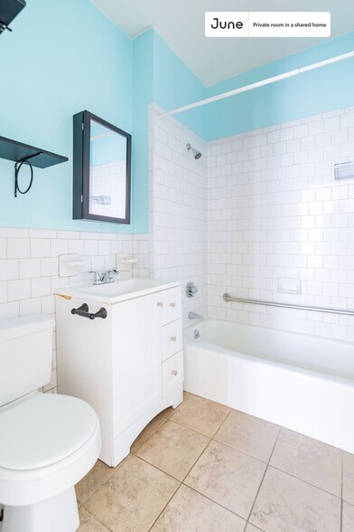 Building Photo - Private bedroom in 2 bed/1 bath Home
