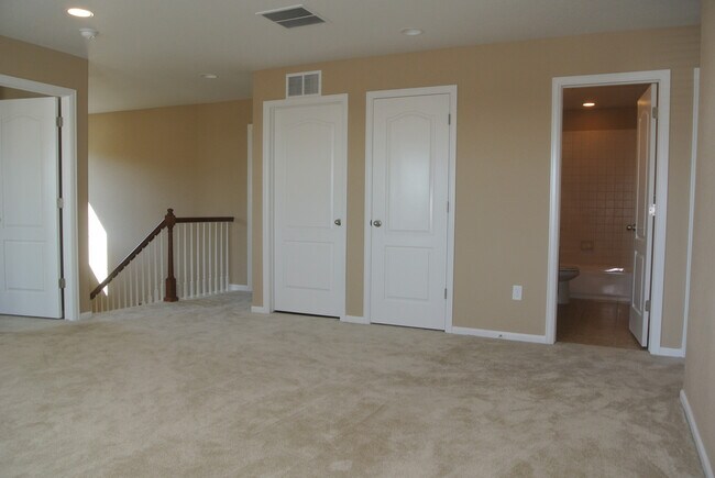 Building Photo - 5Bed/3.5Bath Home in Blackstone Country Club Community