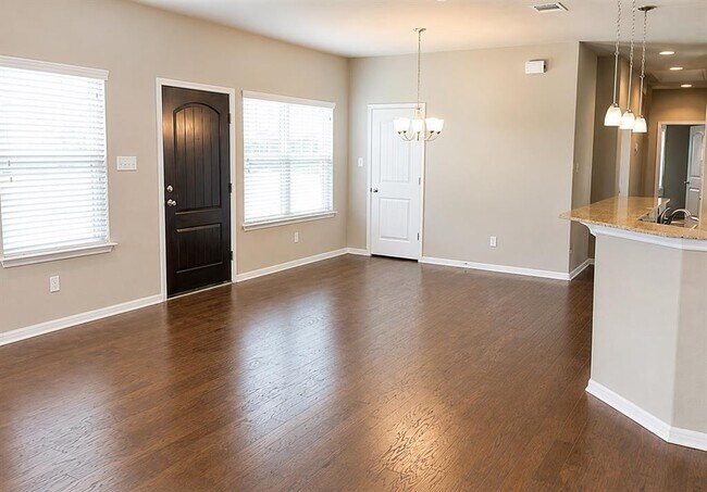 Building Photo - 2304 S Lakeline Blvd
