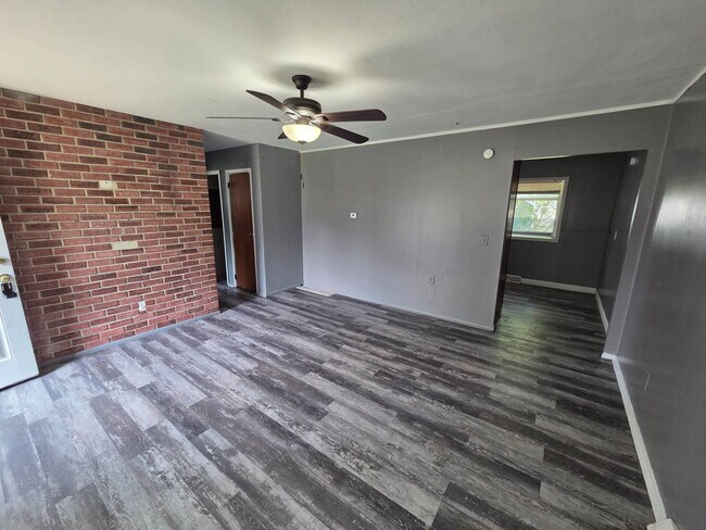Building Photo - 2401 Eastlawn St