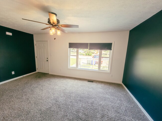Building Photo - 200 Rowland Cir