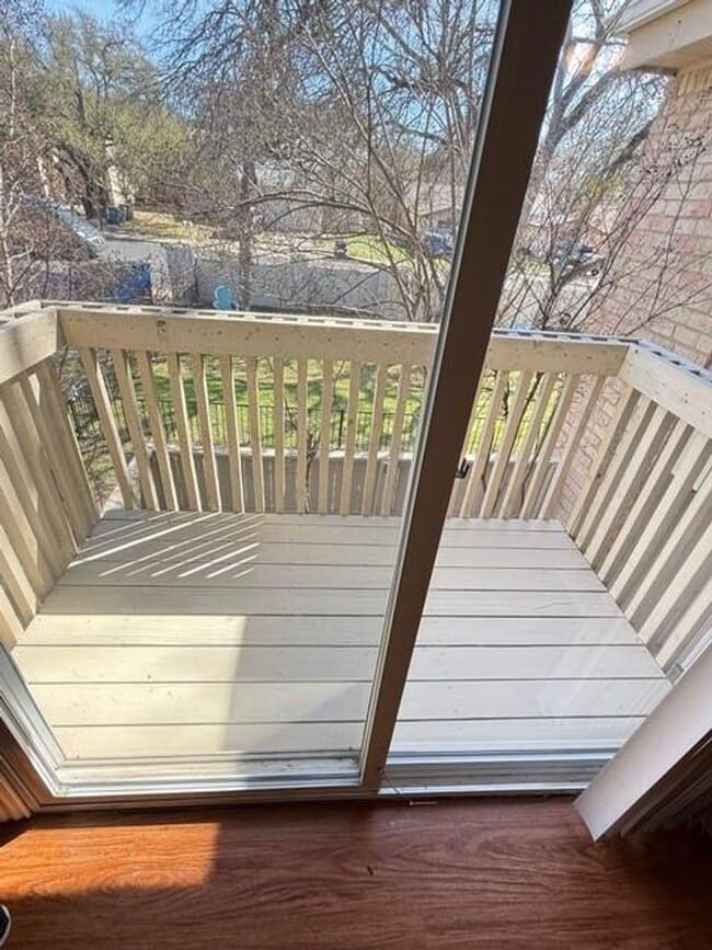 Building Photo - Arbor Village Condominium / Beautiful Update Unit / Refrigerator, Washer & Dryer included