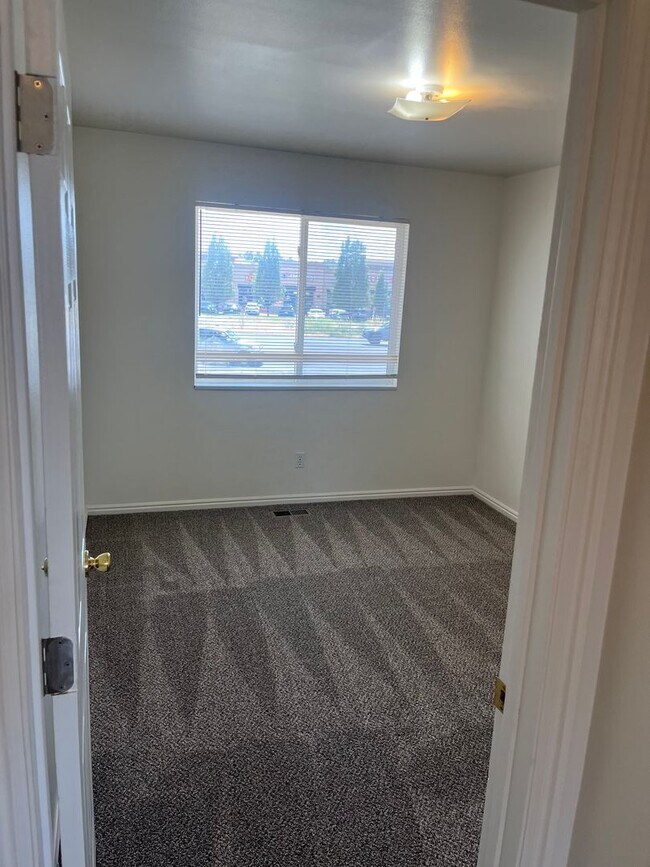 Building Photo - Baggs Pleasant Grove Duplex