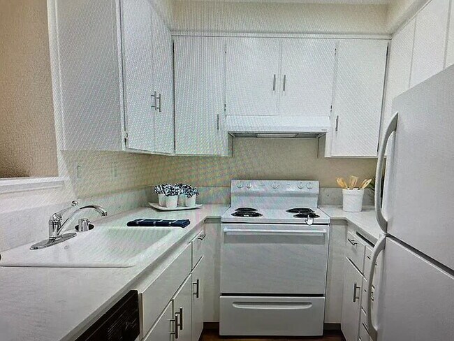 Building Photo - "Cozy 1-Bedroom Retreat in San Jose - Perfect for Your Urban Lifestyle!"