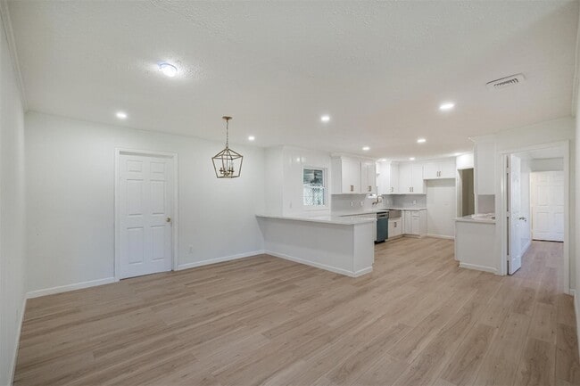 Building Photo - 9419 Campbell Rd