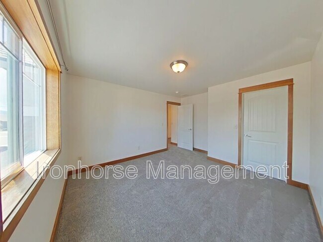 Building Photo - 5471 Glenellen Dr
