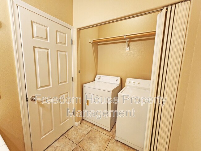 Building Photo - 1421 Star Rd