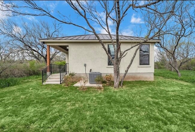 Building Photo - 503 Sunray