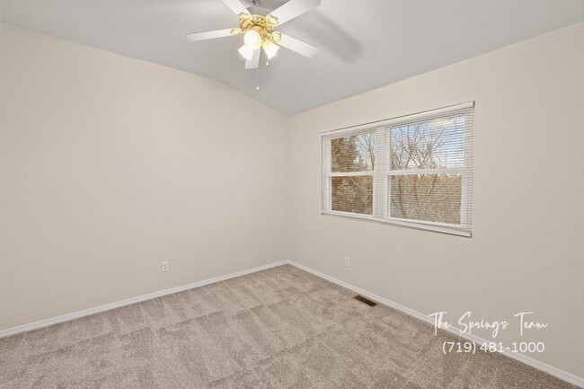 Building Photo - Updated 3BD/3BA Fountain Home w/ A/C!