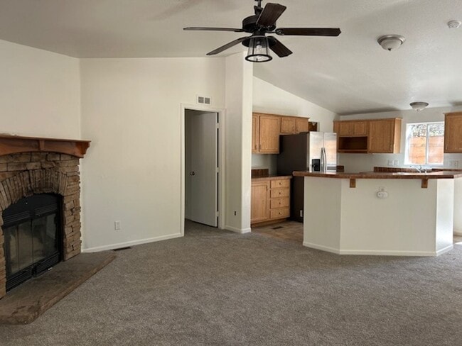 Building Photo - 3 Bedroom/2 bath in Sugarloaf