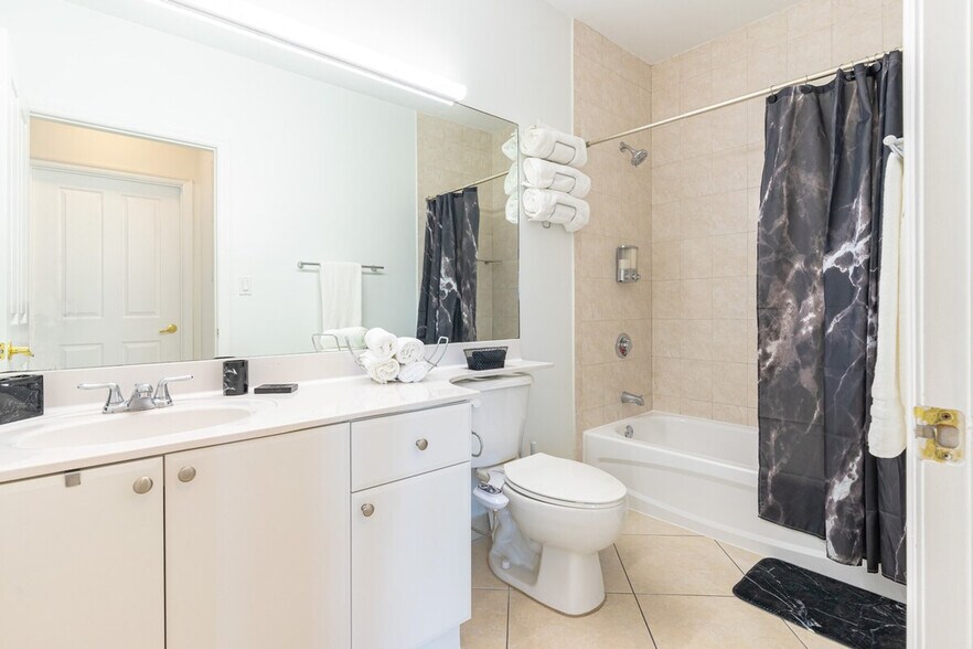 Building Photo - 3221 SW 23rd St