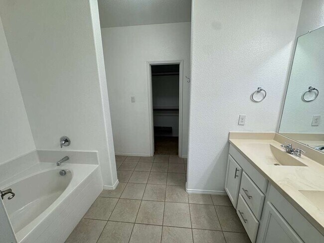 Building Photo - 6212 Topsail Dr