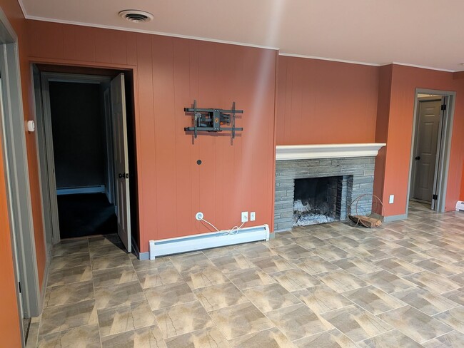 Building Photo - Gorgeous 4 Bed, 3 Bath House for Rent in Menands!