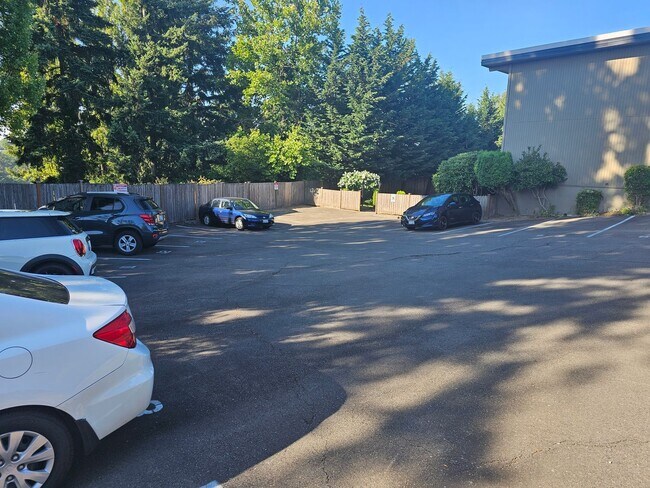 Building Photo - 2 Bed Condo by Tacoma General Hospital!