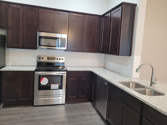 Building Photo - Luxury Duplex 3/2 in Seguin