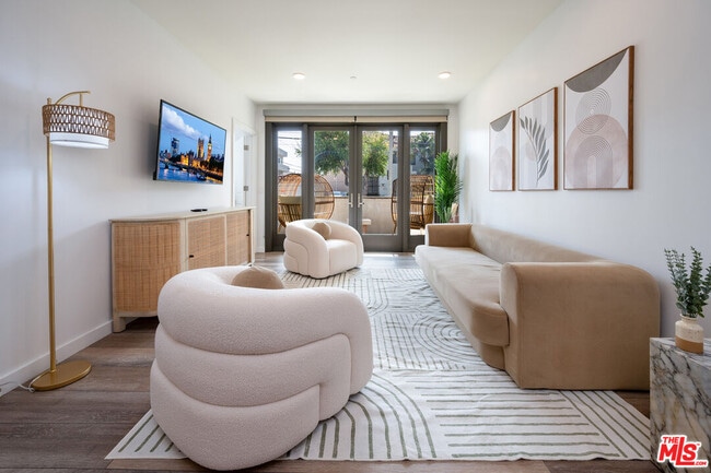 Building Photo - 1070 S Bedford St