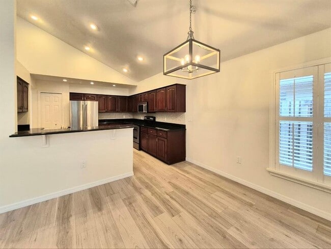 Building Photo - 2214 Green Oaks Ln