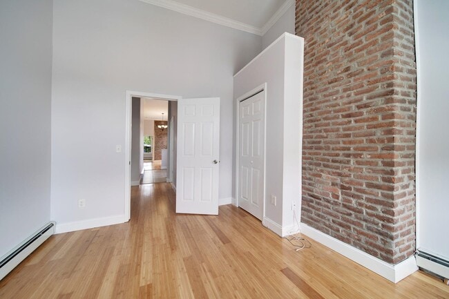 Building Photo - 132 Lincoln St