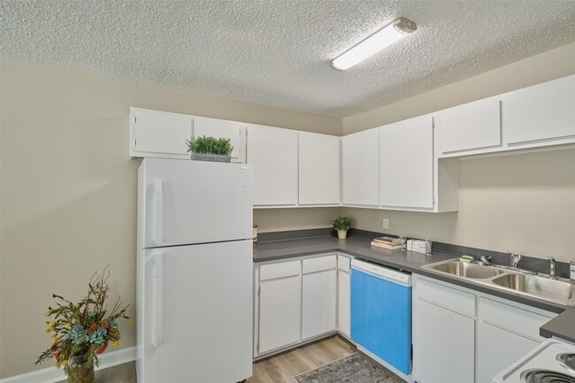 Building Photo - 20 Harbour Row Dr