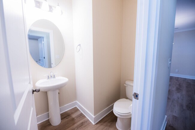 Building Photo - Beautiful 3Bed/2.5Bath Townhome located in Kernersville at Welden Village