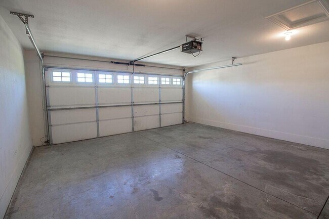 Building Photo - 4718 Dehaven Dr