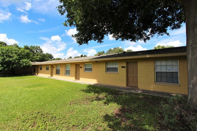 Building Photo - Courtyard Villas