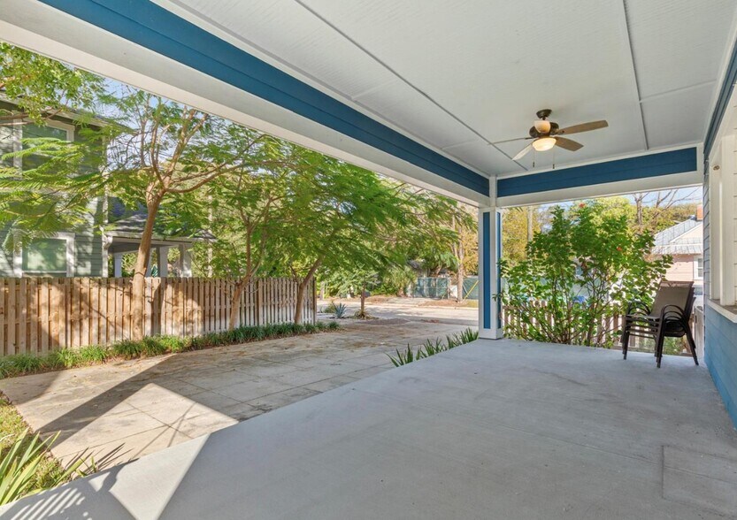 Building Photo - 214 E Floribraska Ave