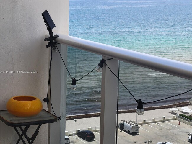 Building Photo - 3140 S Ocean Dr