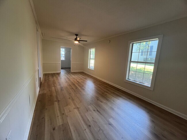 Building Photo - 1811 Battleground Dr