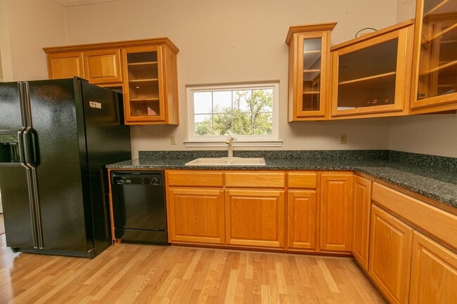 Building Photo - 830 Los Escondidos Rd
