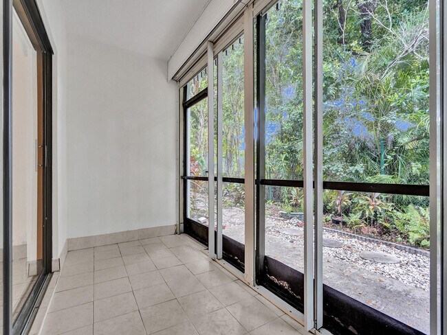 Building Photo - 3115 Oakland Shores Dr