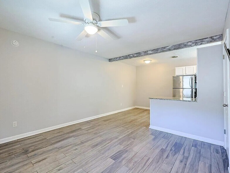 Building Photo - 718 Juniper Dr