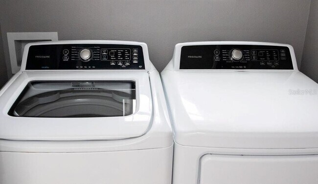 Building Photo - 8089 Pelican Reed Cir