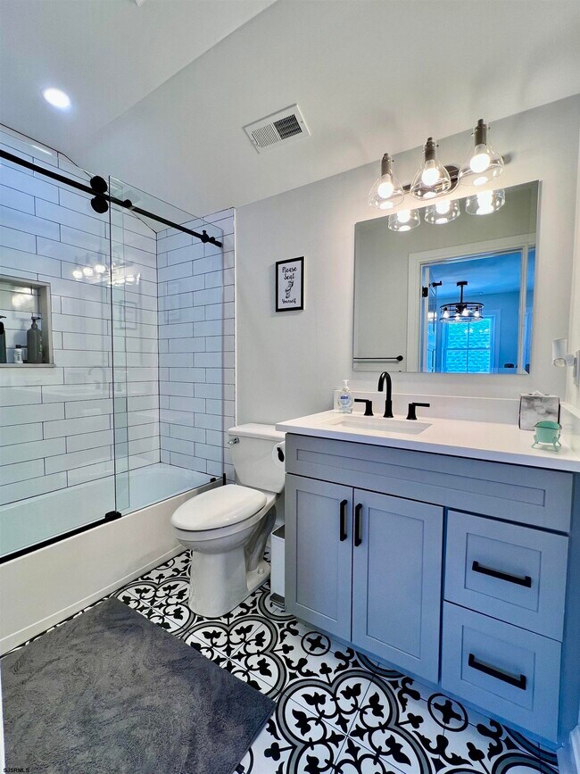 Building Photo - 16 A S Fredericksburg Ave