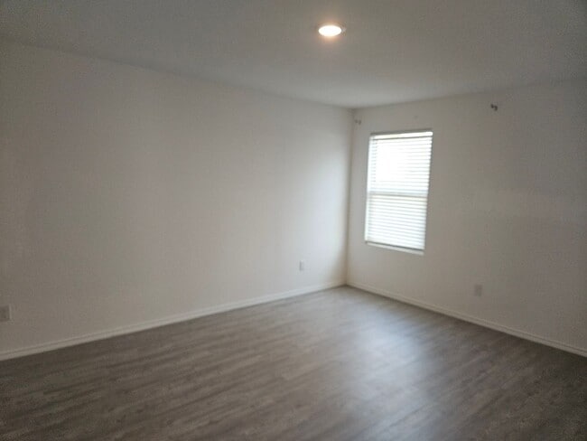 Building Photo - 4 Bedroom with 2 car garage