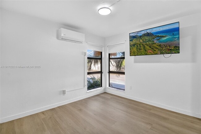 Building Photo - 1600 S Le Jeune Rd