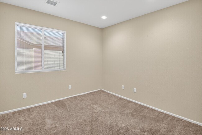 Building Photo - 1719 E Sandalwood Rd