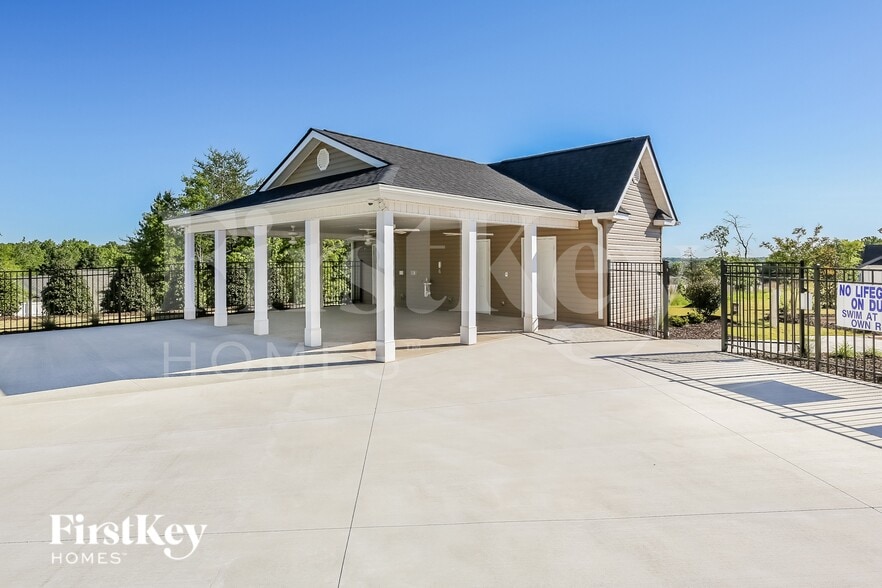 Building Photo - 423 Stonefence Dr