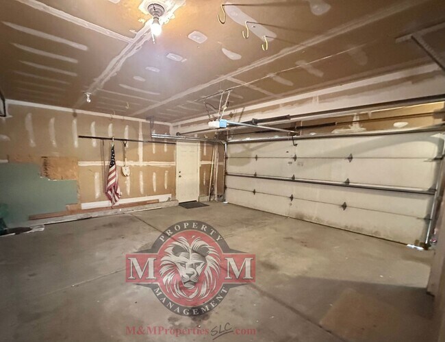 Building Photo - 4 Bed 3.5 Bath Beautiful Home In Sandy
